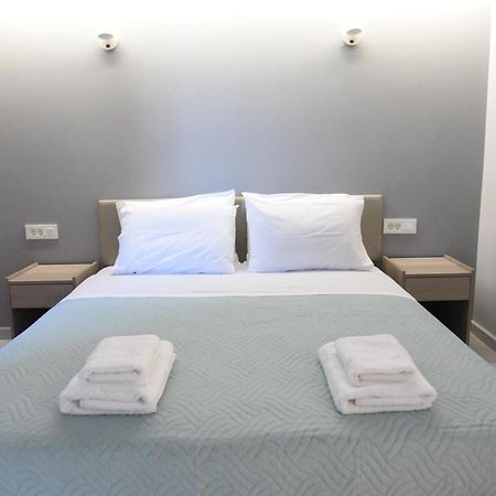 Pirgos Deluxe Apartment - Private Parking Kíssamos Exteriör bild