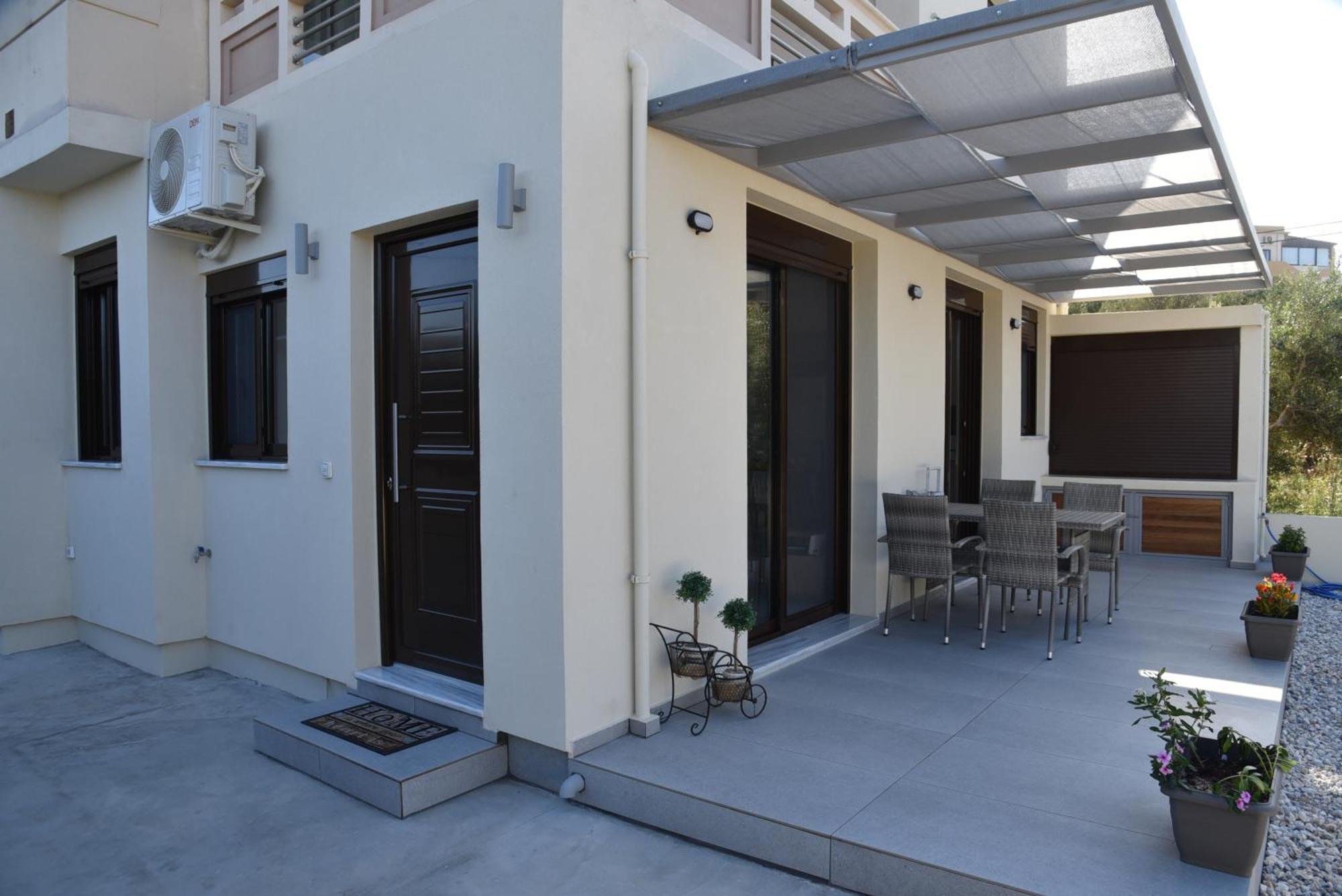 Pirgos Deluxe Apartment - Private Parking Kíssamos Exteriör bild