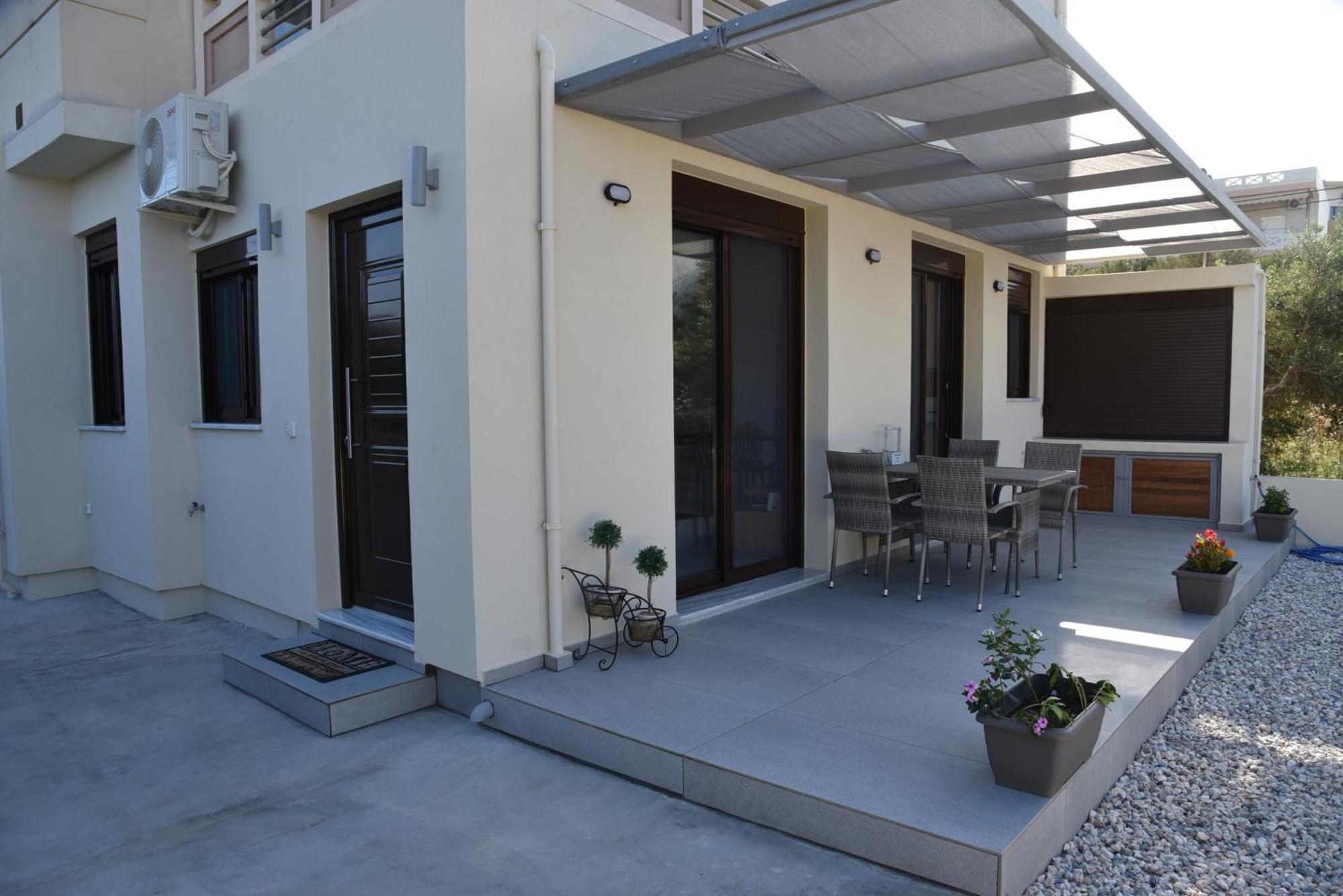 Pirgos Deluxe Apartment - Private Parking Kíssamos Exteriör bild