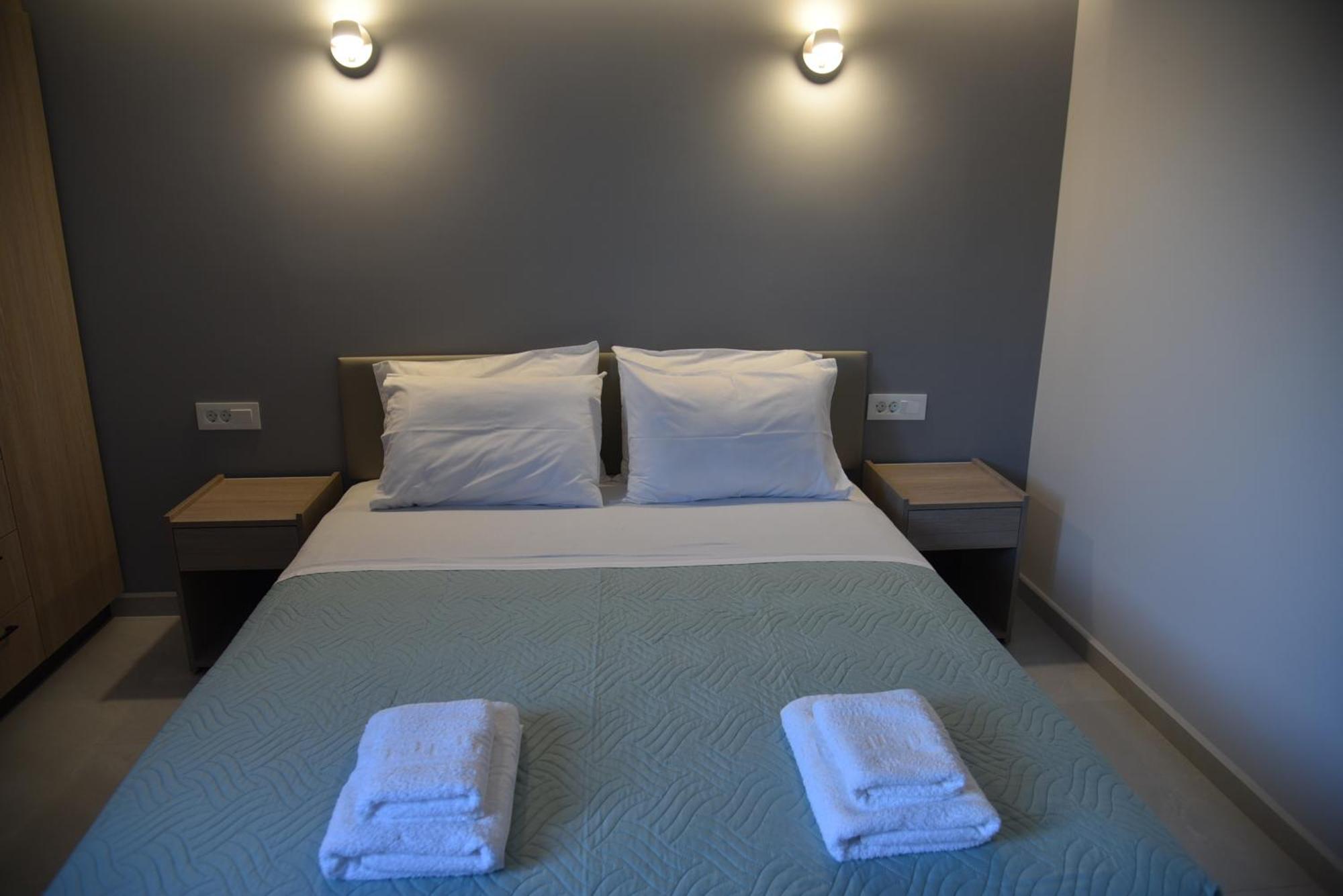 Pirgos Deluxe Apartment - Private Parking Kíssamos Exteriör bild