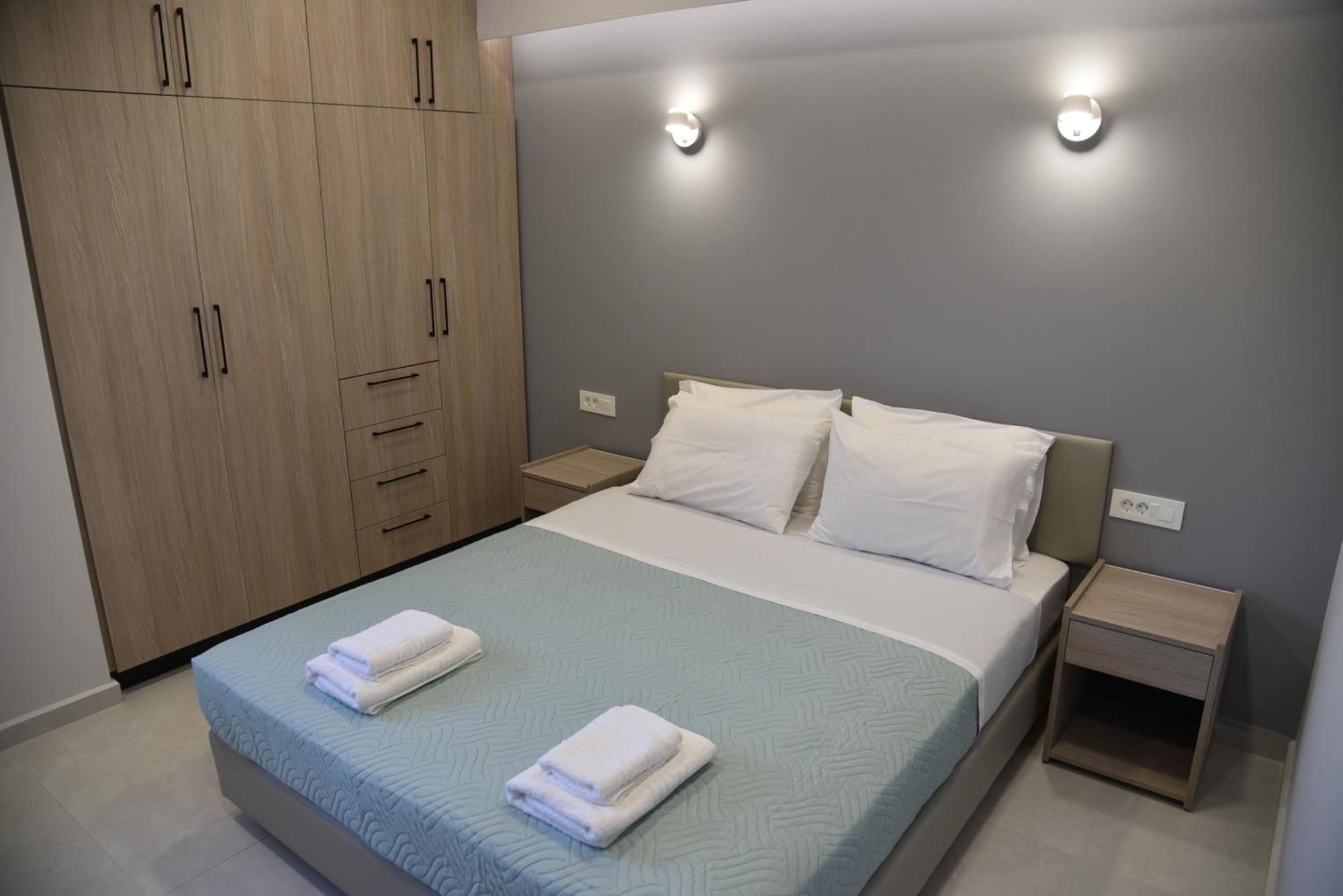 Pirgos Deluxe Apartment - Private Parking Kíssamos Exteriör bild