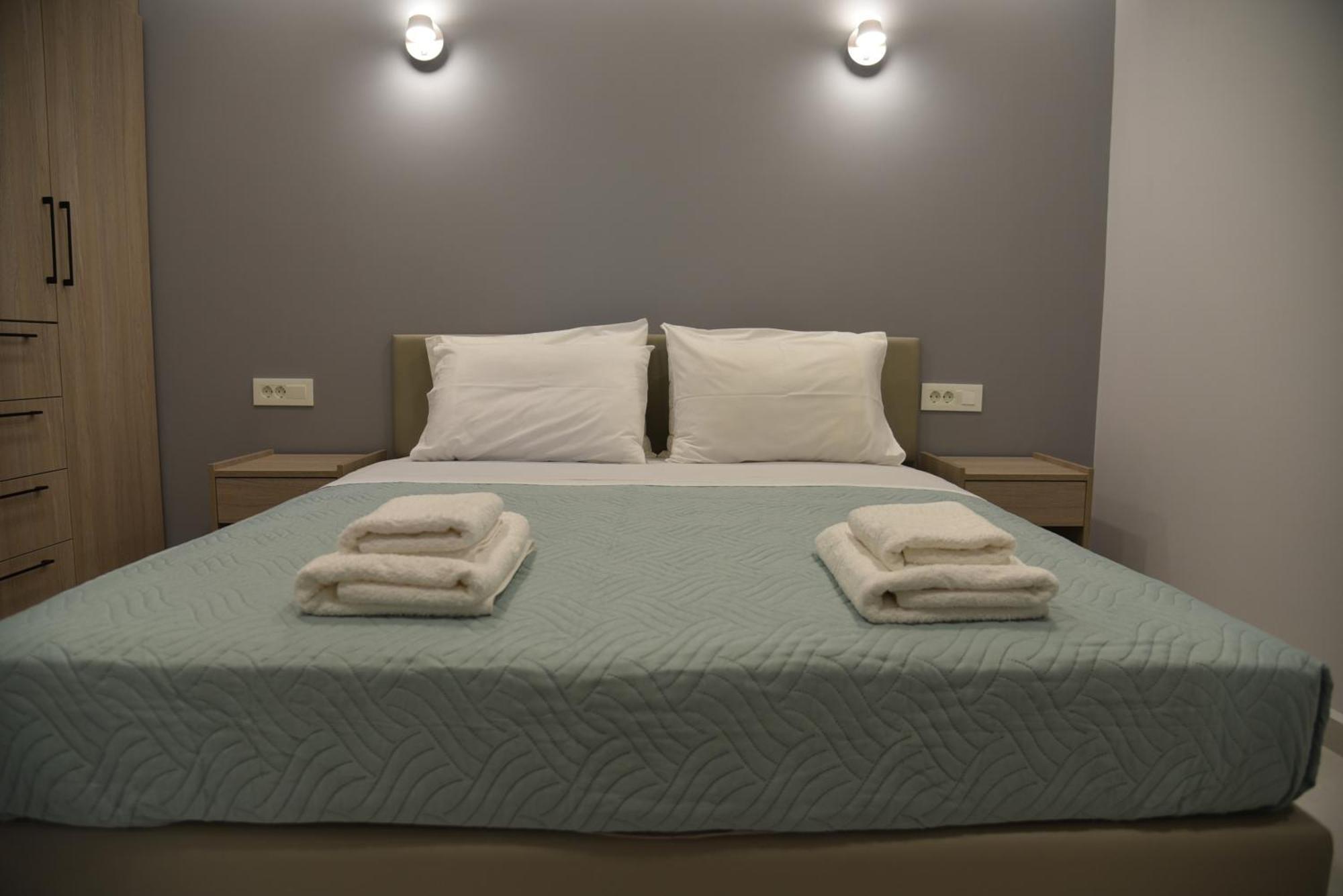 Pirgos Deluxe Apartment - Private Parking Kíssamos Exteriör bild