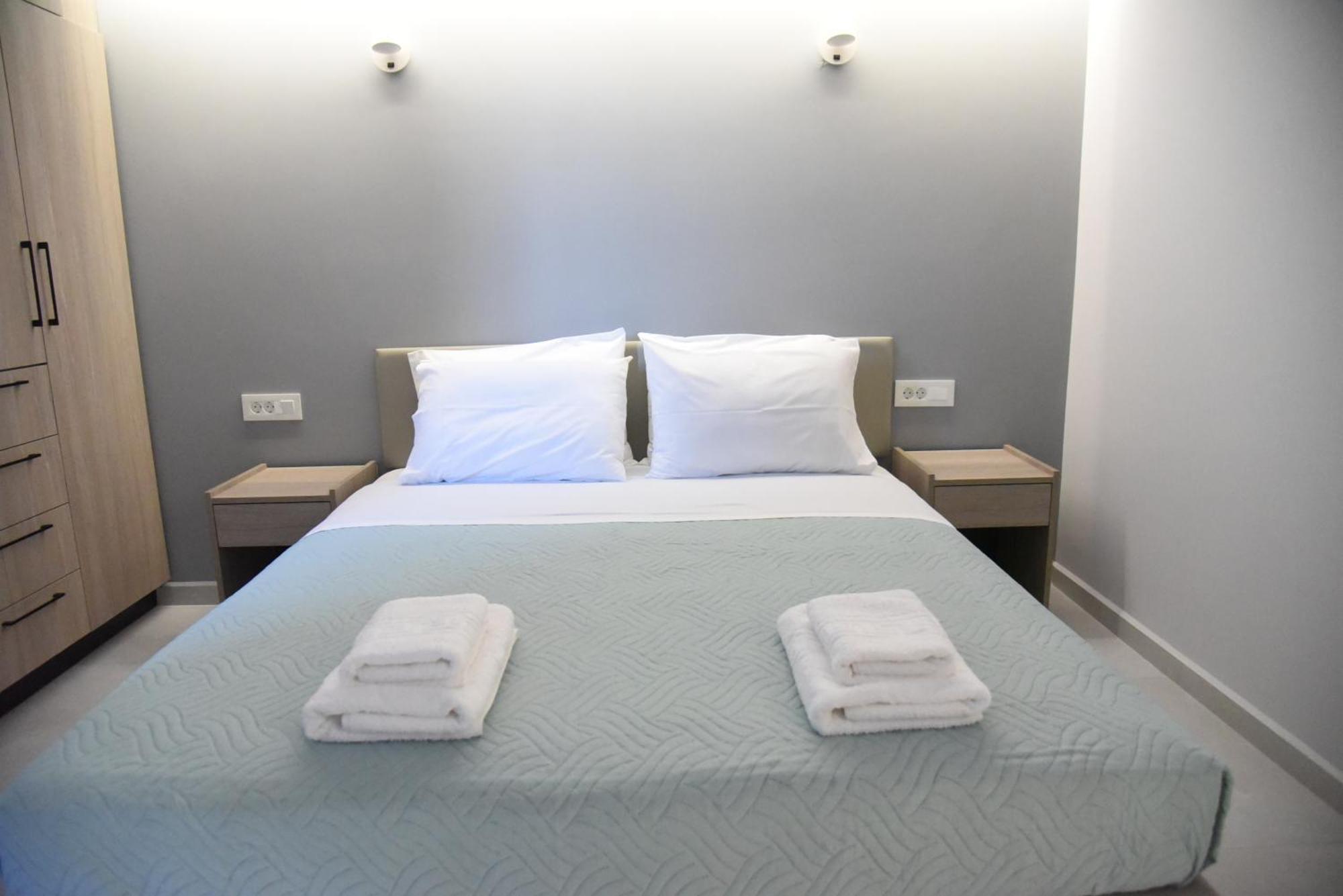 Pirgos Deluxe Apartment - Private Parking Kíssamos Exteriör bild