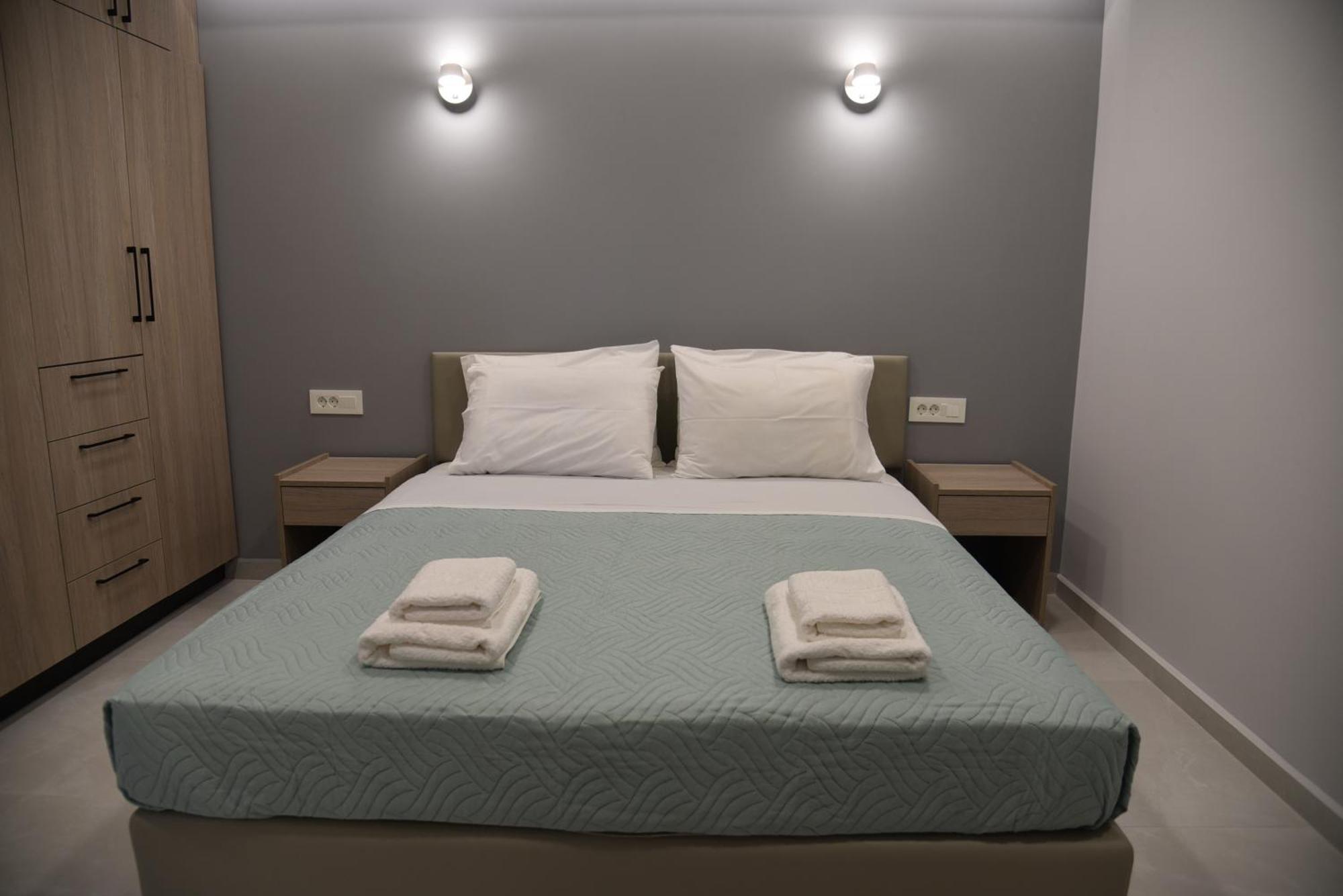 Pirgos Deluxe Apartment - Private Parking Kíssamos Exteriör bild