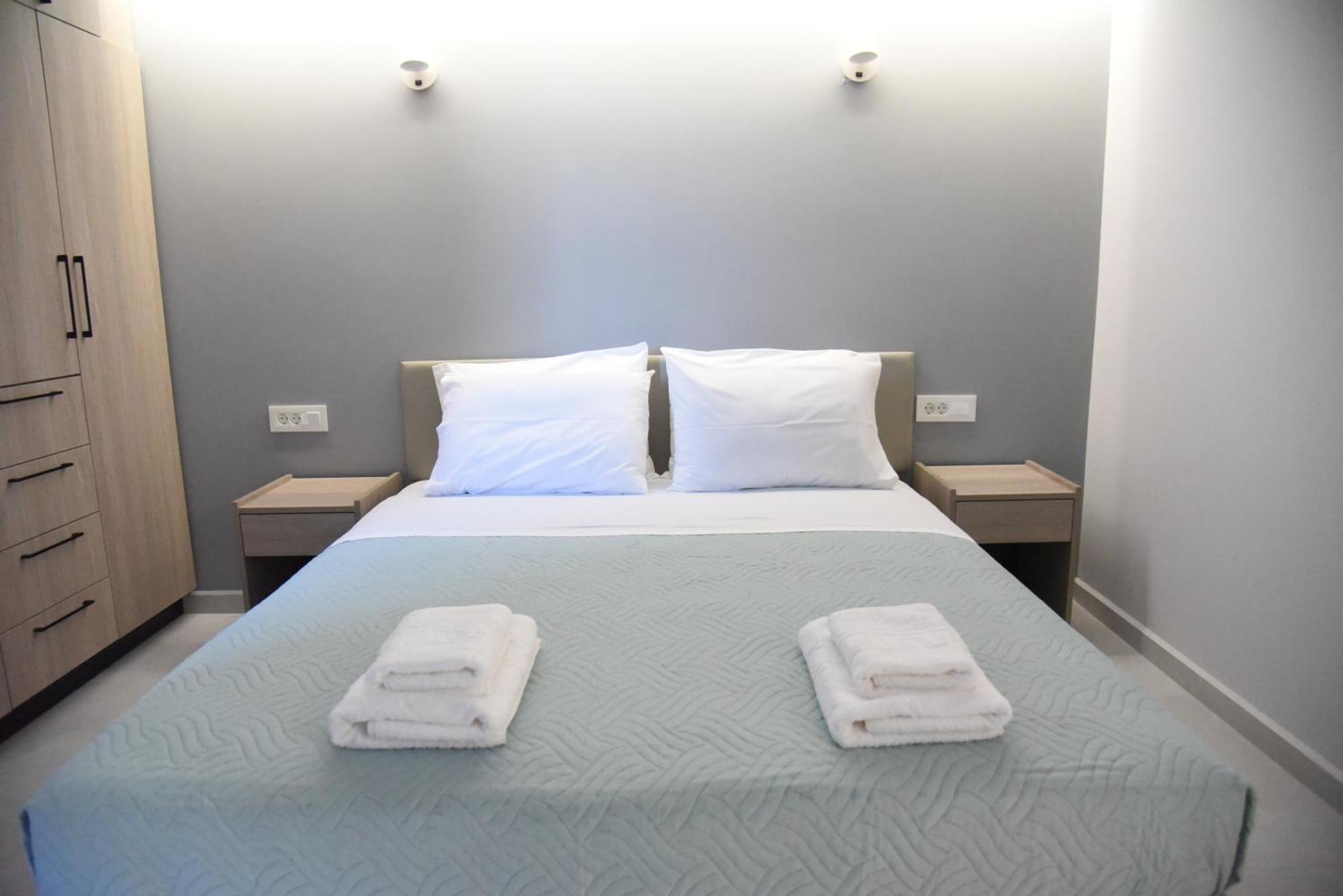 Pirgos Deluxe Apartment - Private Parking Kíssamos Exteriör bild