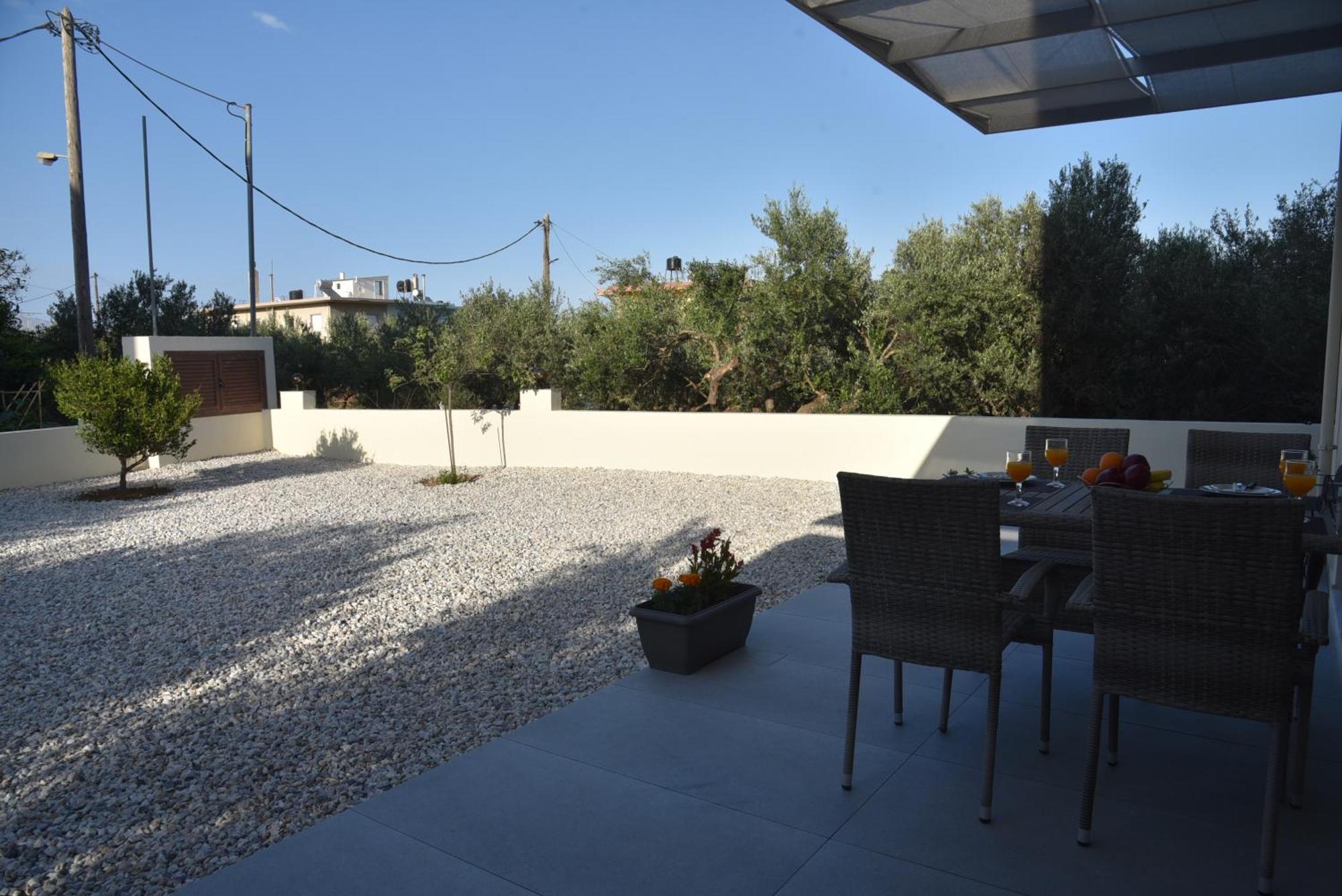 Pirgos Deluxe Apartment - Private Parking Kíssamos Exteriör bild
