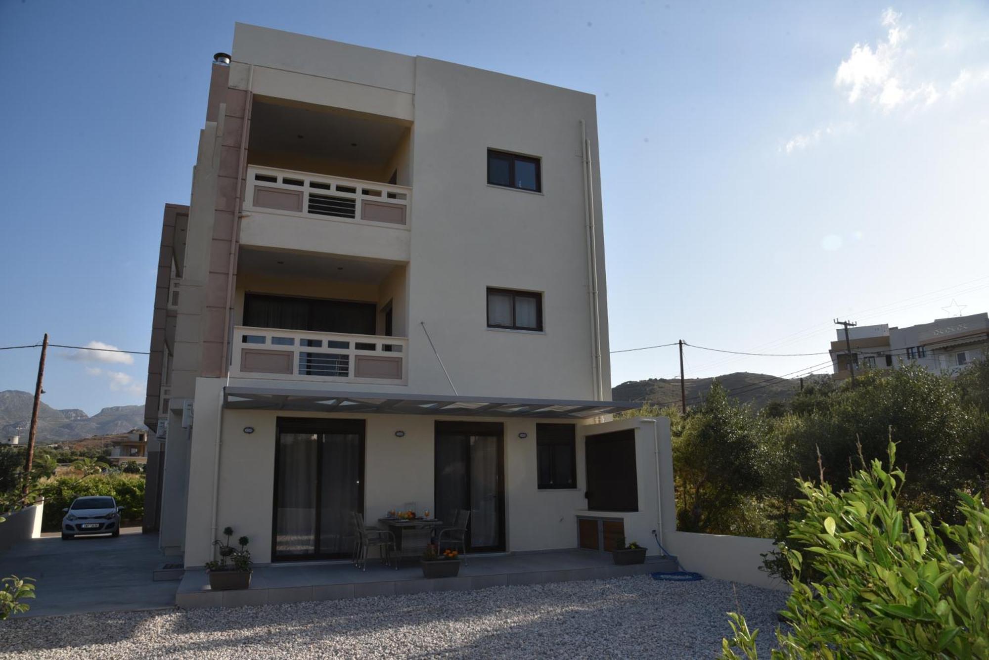 Pirgos Deluxe Apartment - Private Parking Kíssamos Exteriör bild