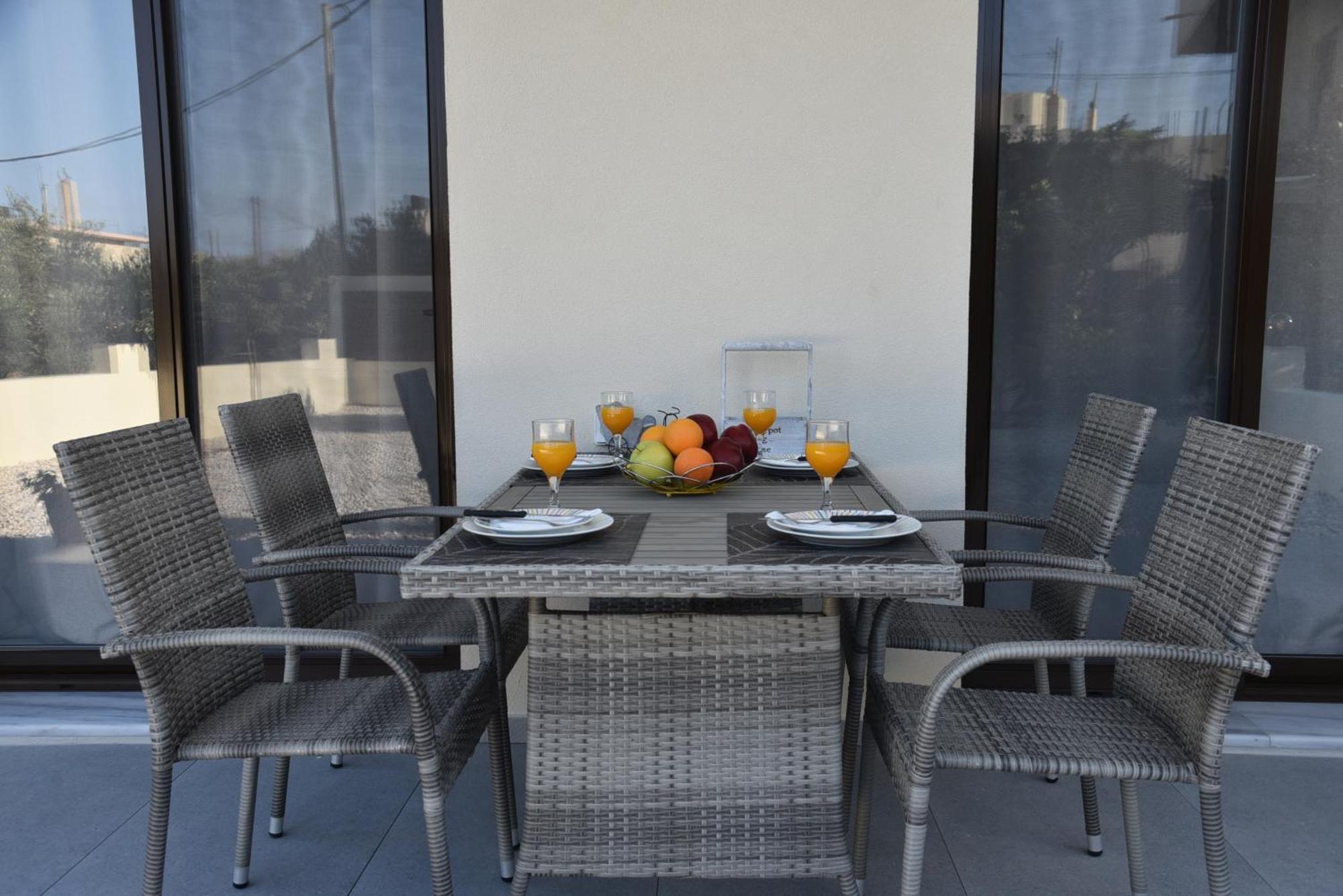Pirgos Deluxe Apartment - Private Parking Kíssamos Exteriör bild