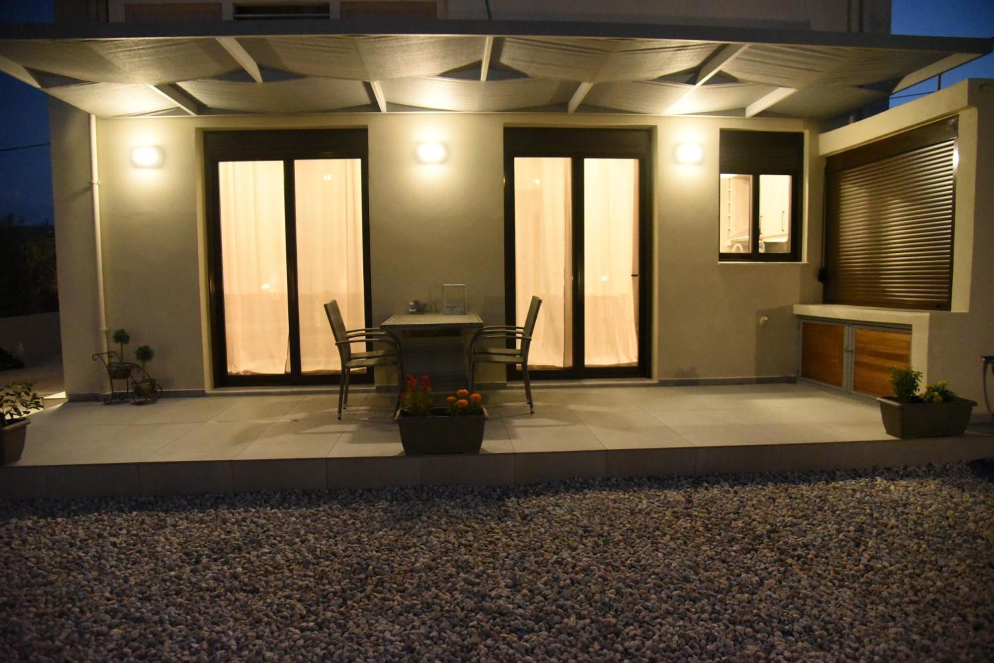 Pirgos Deluxe Apartment - Private Parking Kíssamos Exteriör bild